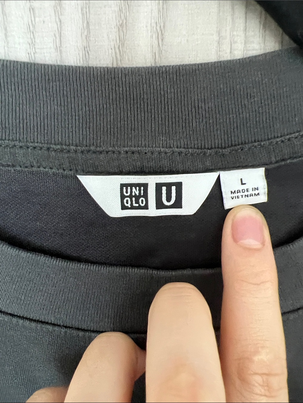 Uniqlo Men's Short Sleeve Crew Tee — Charcoal Gray - Picture 2 of 6